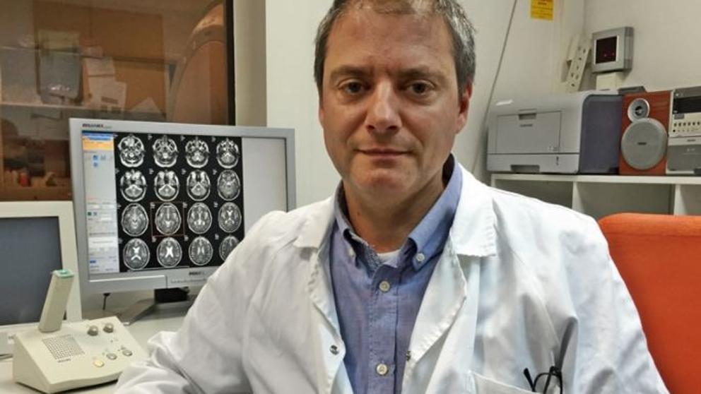 El farmacólogo barcelonés, Jordi Riba (J. R.)
